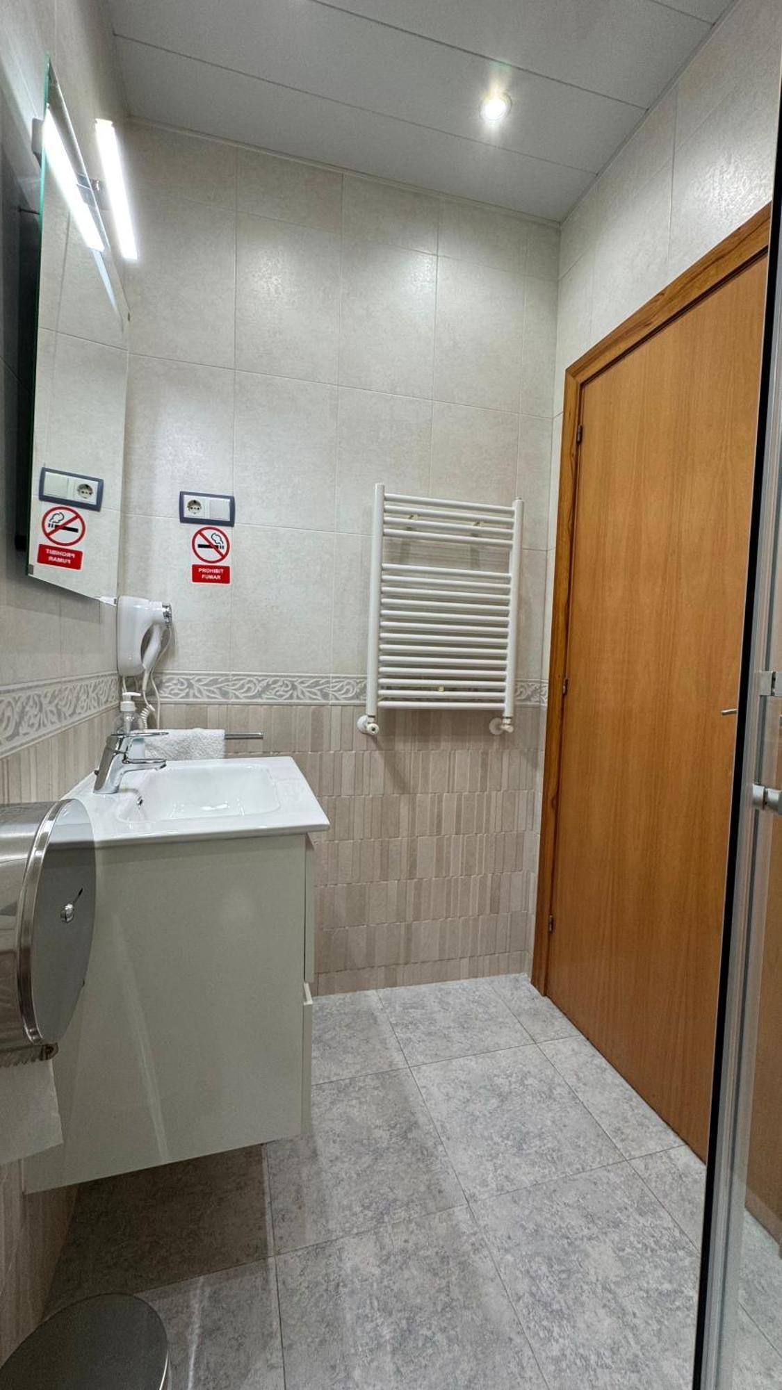 ברצלונה Hostal Madrazo מראה חיצוני תמונה