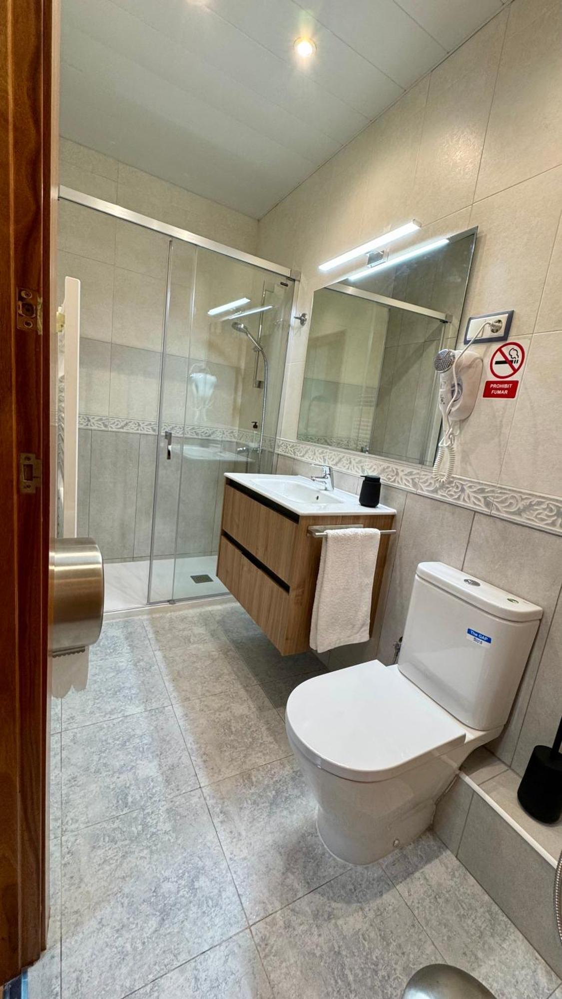 ברצלונה Hostal Madrazo מראה חיצוני תמונה