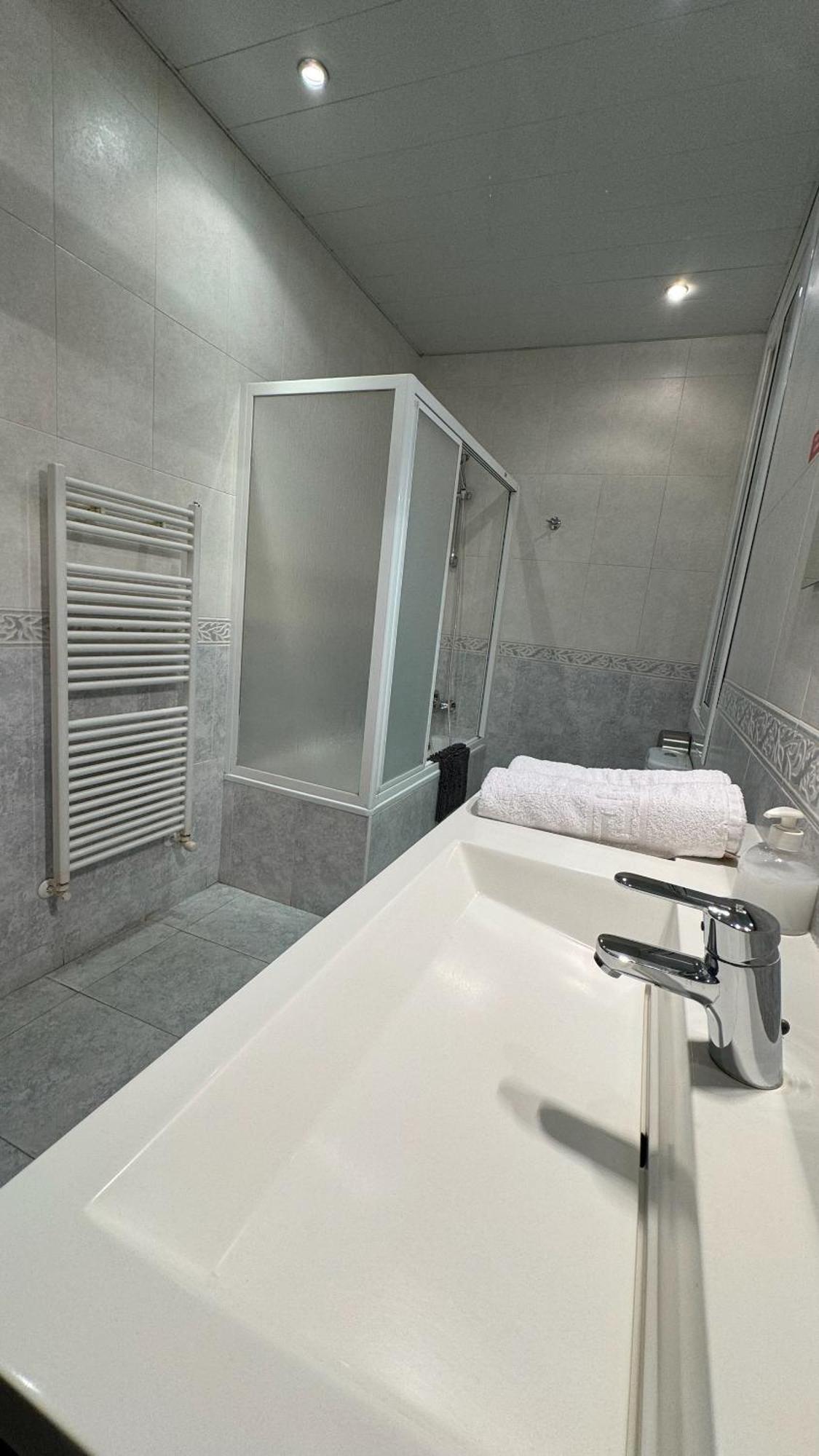 ברצלונה Hostal Madrazo מראה חיצוני תמונה