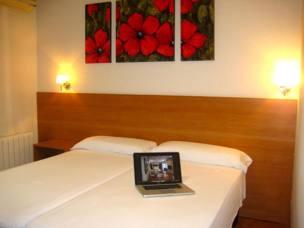 ברצלונה Hostal Madrazo מראה חיצוני תמונה